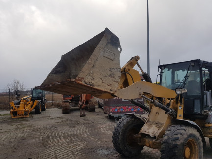 Zdjęcie przedmiotu: Ładowarka kołowa CATERPILLAR 908H2