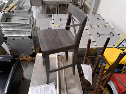 Zdjęcie przedmiotu: Zestaw krzeseł oraz stoł&oacute;w