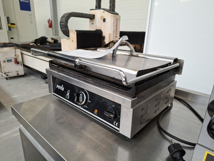 Zdjęcie przedmiotu: A set of catering equipment