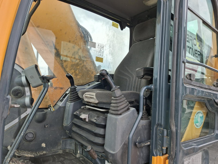 Zdjęcie przedmiotu: Koparka gąsienicowa HYUNDAI ROBEX 235LCR-9