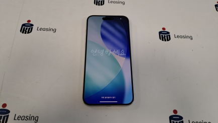 Zdjęcie przedmiotu: Смартфон / Телефон APPLE iPhone 15 Pro Max 5G 256 ГБ 6.7" 120 Гц Титаново-білий Код товару: MU783PX/A