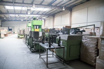 Zdjęcie przedmiotu: Technological line for the production of SICODAN condensers CONDENSER line