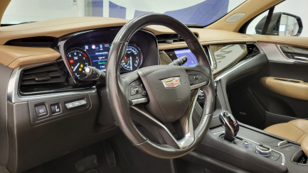 Zdjęcie przedmiotu: Cadillac XT6
