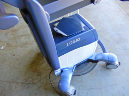 Zdjęcie przedmiotu: GE Ultrasound Korea ultrasound machine. Ltd. LOGIQ S8 R1 is R2 UPG