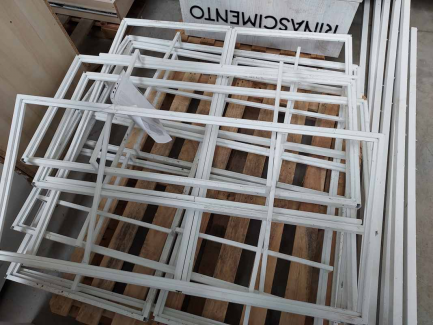 Zdjęcie przedmiotu: Wyposażenie meblowe do sklepu 