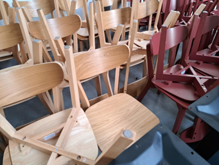 Zdjęcie przedmiotu: Wyposażenie restauracji (krzesła, stoliki, parasole, leżaki)