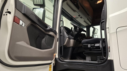 Zdjęcie przedmiotu: SCANIA S450 E6 19.0t 4x2 NB Highline