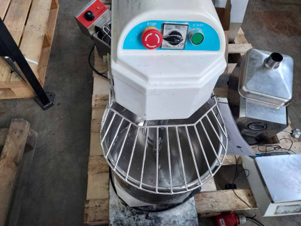 Zdjęcie przedmiotu: PROMOTION GASTRONOMY Set of gastronomic equipment (SW-1S kitchen scale, FCM 786100 spiral mixer, Chopper, Unox Cheftop convection steam oven with a hood, Mijar King E water softener, Stalgast IP2 fryer, Ma-Ga TC123 meat grinder)