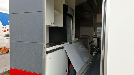 Zdjęcie przedmiotu: PRZYCZEPA GASTRONOMICZNA