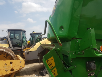 Zdjęcie przedmiotu: Kombajn Zbożowy John Deere W 330 Z HEDEREM I STOŁEM DO RZEPAKU
