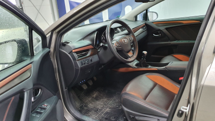 Zdjęcie przedmiotu: Toyota Avensis 1.8 Premium