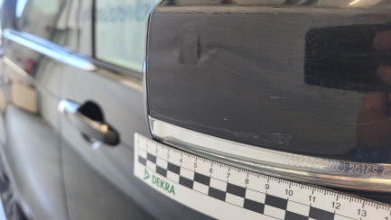 Zdjęcie przedmiotu: LAND ROVER Discovery V 2.0 SD4 HSE