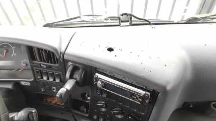 Zdjęcie przedmiotu: PACKAGE AUCTION SCANIA P 380 LB4x2 MLB + Silver Car trailer SRBU 62