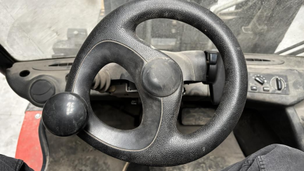 Zdjęcie przedmiotu: Spalinowy w&oacute;zek widłowy Linde H50T-02 