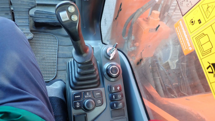 Zdjęcie przedmiotu: DOOSAN Infracore Co., Ltd. DX530LC-3 tracked excavator