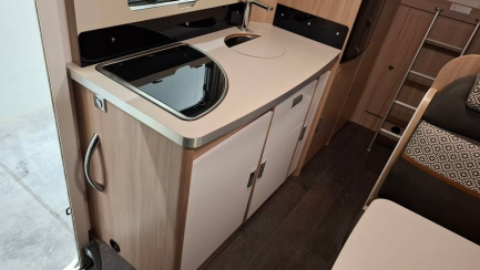 Zdjęcie przedmiotu: LAIKA KOSMO E6d-F 3.5t F510 Alkowa