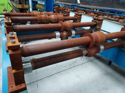 Zdjęcie przedmiotu: A line for the production of BUD-MASZ D-23F metal roof tiles