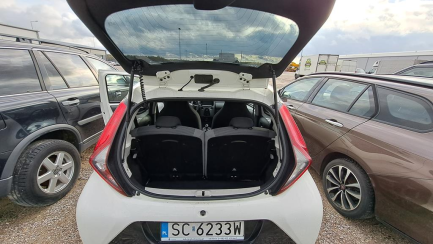 Zdjęcie przedmiotu: Toyota Aygo 1.0 E6 x-play Aut.