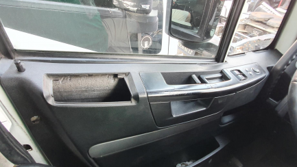 Zdjęcie przedmiotu: Iveco AS440T/P 4x2 Hi-Way