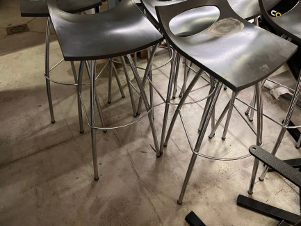 Zdjęcie przedmiotu: A set of restaurant furniture