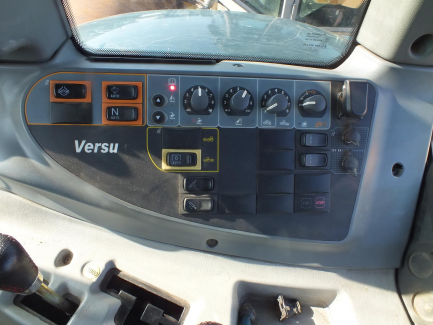 Zdjęcie przedmiotu: VALTRA T213 VERSU agricultural tractor