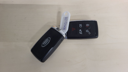 Zdjęcie przedmiotu: RANGE ROVER VELAR 3.0 D300 mHEV Dynamic HSE