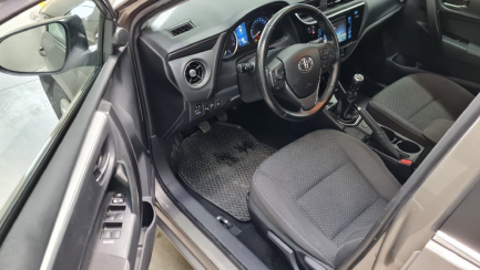 Zdjęcie przedmiotu: Toyota Corolla sedan 1.6 Comfort