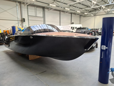 Zdjęcie przedmiotu: Ł&oacute;dź motorowa VTS FLYING SHARK CLASSIC 5.7