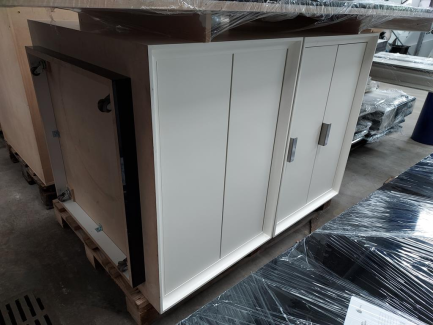 Zdjęcie przedmiotu: Обладнання магазину - меблі (каса, шафа для книг, кубики з висувними ящиками, фронтальні меблі)