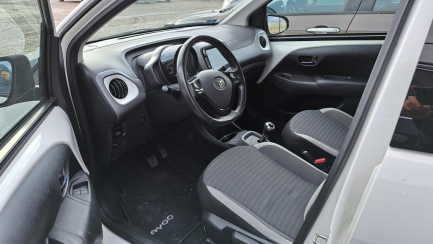 Zdjęcie przedmiotu: Toyota Aygo 1.0 E6 x-play Aut.