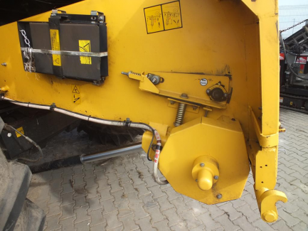 Zdjęcie przedmiotu: Kombajn zbożowy NEW HOLLAND TC 5.80 479 + header NEW HOLLAND 17 + w&oacute;zek