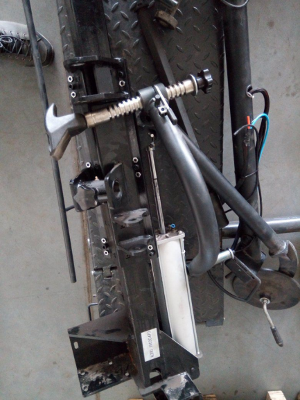 Zdjęcie przedmiotu: Vulcanization equipment (lift, balancing machine, assembly machine)