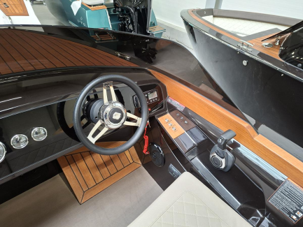 Zdjęcie przedmiotu: Ł&oacute;dź motorowa VTS FLYING SHARK CLASSIC 5.7