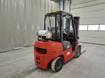 Zdjęcie przedmiotu: W&oacute;zek widłowy HANGCHA CPQD25N-RW22 + Chwytak rurowy do blok&oacute;w pianki Malik MFMS20D-080A