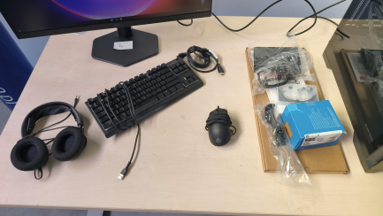 Zdjęcie przedmiotu: Zestaw komputerowy: Komputer stacjonarny Intel Core i5-12400F, RTX 5060, 32GB, 2TB M2, WIN 11 Pro + Monitor LED 27" AOC 27G4X + Słuchawki + Klawiatura  + Myszka 