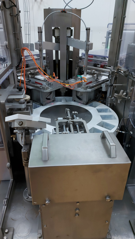 Zdjęcie przedmiotu: Automatic machine for packing butter into TREPKO 822 cubes and collective packing cubes into boxes TREPKO 710