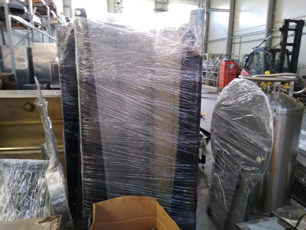 Zdjęcie przedmiotu: Cryogenic chamber P.P.H JUKA KRIOSAUNA 0104-1 + Tank for liquid nitrogen