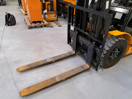 Zdjęcie przedmiotu: W&oacute;zek widłowy HANGCHA CPYD25-XH3F 