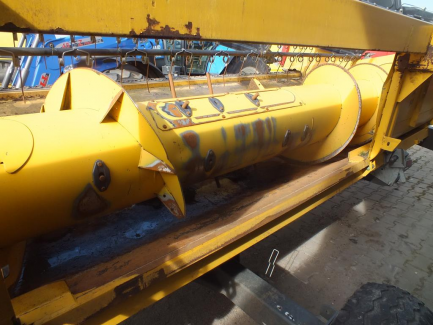 Zdjęcie przedmiotu: Kombajn zbożowy NEW HOLLAND TC 5.80 479 + header NEW HOLLAND 17 + w&oacute;zek