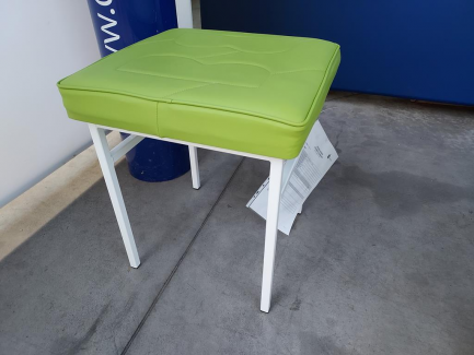 Zdjęcie przedmiotu: A cosmetic device used for massage with rotating roller equipped with an IR lamp supporting the effects of the STUDIO FIGURA Roll Shaper treatment