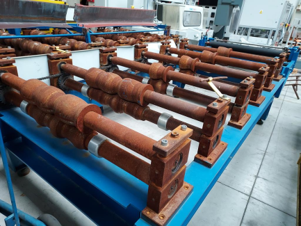 Zdjęcie przedmiotu: A line for the production of BUD-MASZ D-23F metal roof tiles