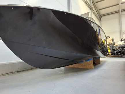 Zdjęcie przedmiotu: VTS FLYING SHARK BOWRIDER 5.7 motorboat