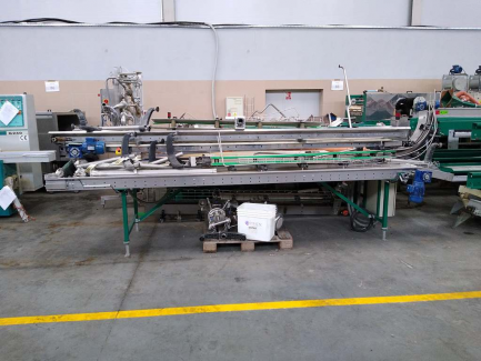 Zdjęcie przedmiotu: A line for the production of juices consisting of three units: sorting, grinding and squeezing juice as well as juice packaging and packing.