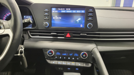 Zdjęcie przedmiotu: Hyundai Elantra 1.6 Smart CVT