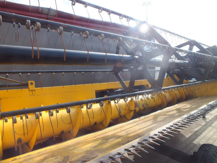 Zdjęcie przedmiotu: Kombajn zbożowy NEW HOLLAND TC 5.80 479 + header NEW HOLLAND 17 + w&oacute;zek