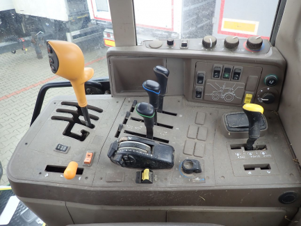 Zdjęcie przedmiotu: Ciągnik rolniczy JOHN DEERE 6115M L003