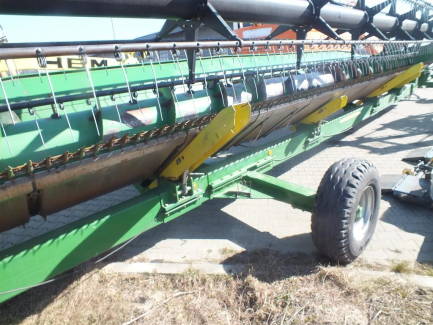 Zdjęcie przedmiotu: JOHN DEERE S690 S600 harvester + header JOHN DEERE model 635R with a header carriage