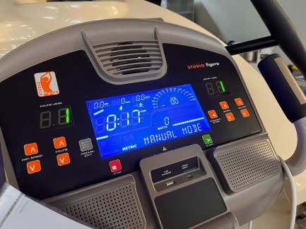 Zdjęcie przedmiotu: A cosmetic device used for body shaping STUDIO FIGURA Swan Shaper