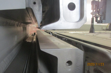 Zdjęcie przedmiotu: SALVAGNINI P2 Performer bending center - a CNC device designed for bending metal sheets up to 2 mm thick.