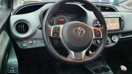 Zdjęcie przedmiotu: Toyota Yaris Hatchback